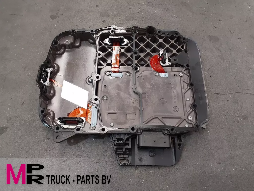 DAF Versnellingsbak bovendeksel Traxon MAN - 6070.023. Versnellingsbak bovendeksel Traxon MAN - 6070.023.005 - K023088 - 24243305 diversen